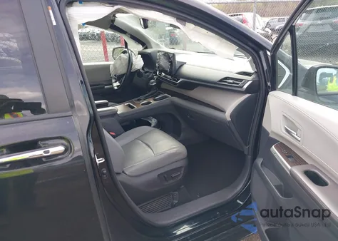 2022 Toyota Sienna Xle z USA, uszkodzony, nr VIN 5TDYRKEC7NS114539